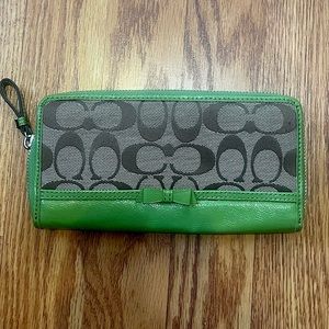 Coach Signature Bow Zip Around Wallet Khaki / Lime NWT